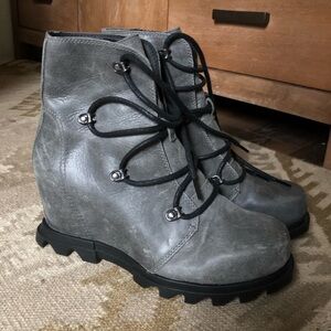 NWOT Sorel Joan of Arctic Lace Up Wedges